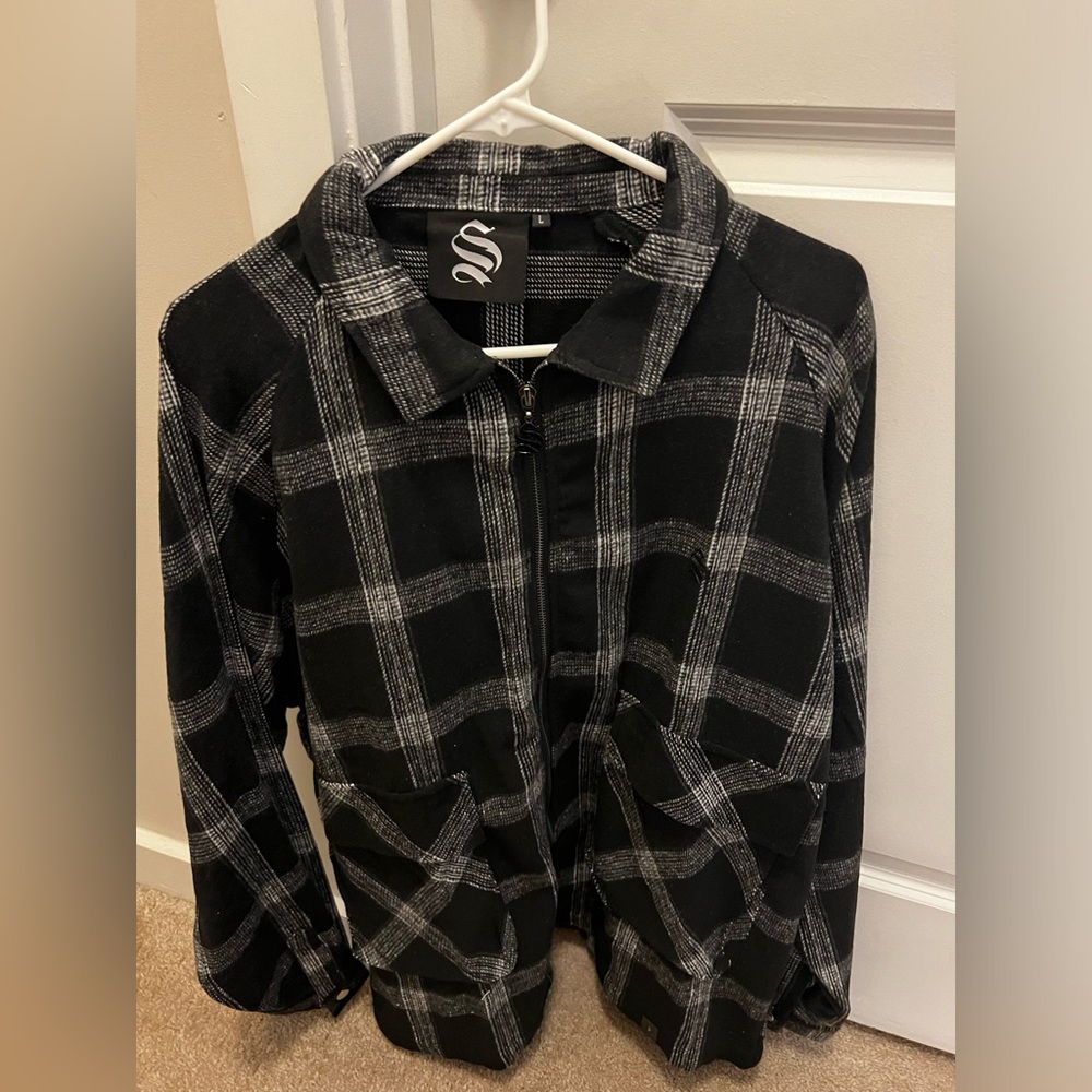 Men’s black and white plaid shirt size Large